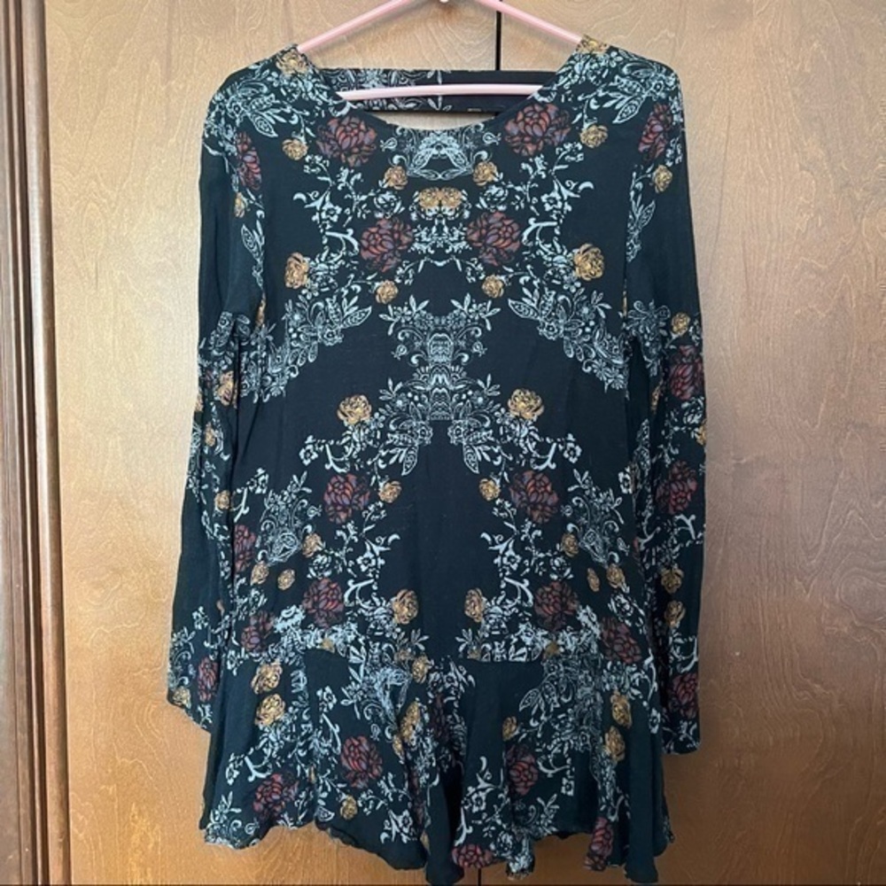 Free People Tunic Medium Deep V Back Dropped Peplum Waist❤️